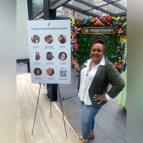 🗽@dlish718 Live from NYC 🏙️🗽 Sharing YOURS & Mine! Join me, Like, Share 🫶🏽 - Picture 10 of 17